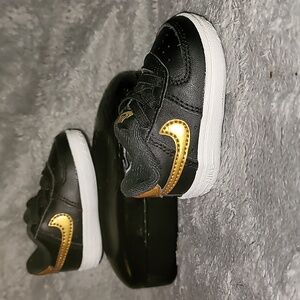 Infant Nike Force 1 Crib (CB) Shoes Black/Gold CK2201-002 Baby Sneakers Size 1C‎
